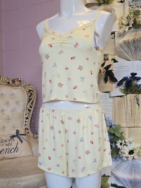 NWT Primark Swan & Floral Print Pajama/Lounge Set SM Light Yellow